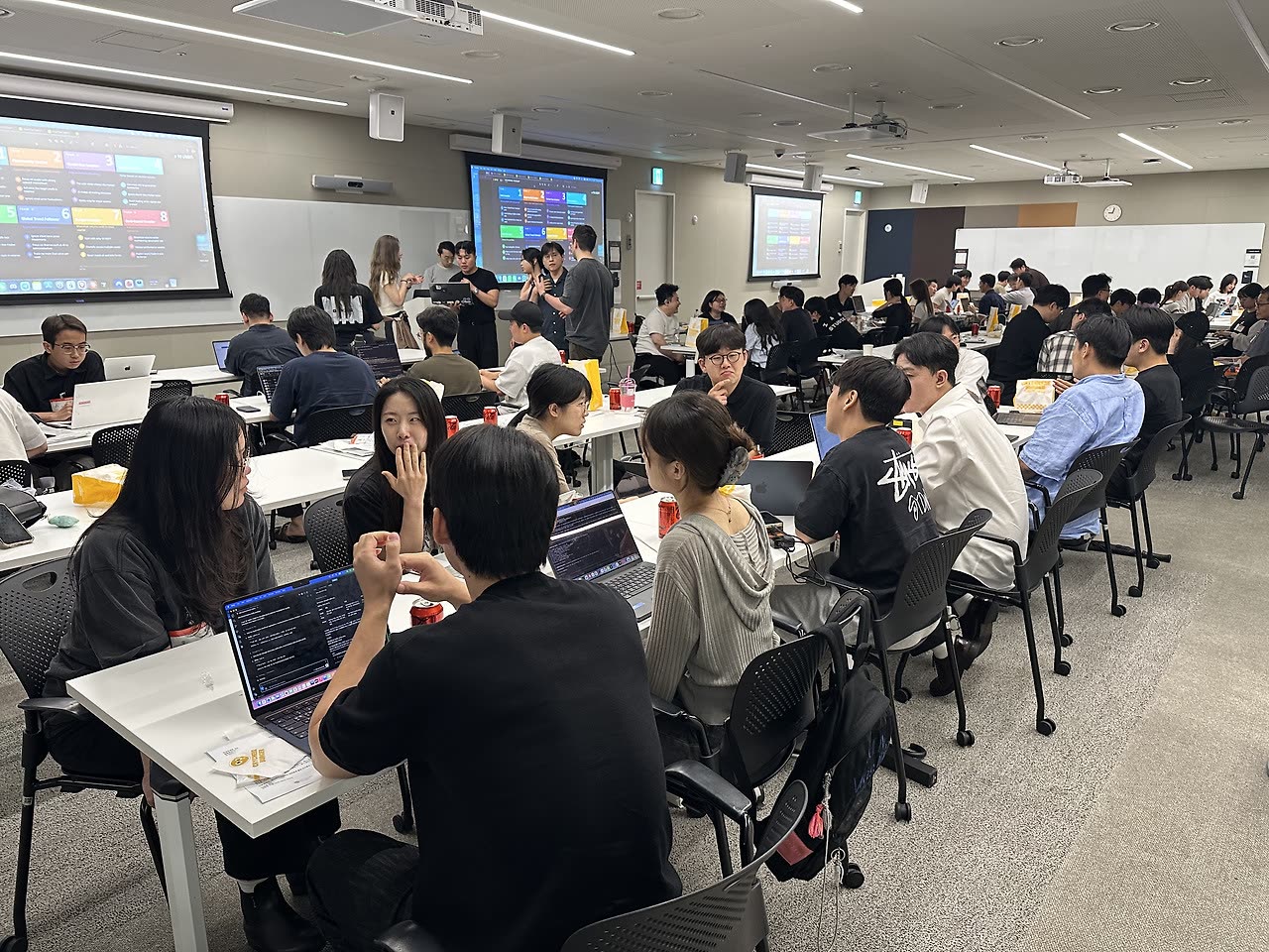 실제로 행동하기 시작한 AI 에이전트 현장 사진 10