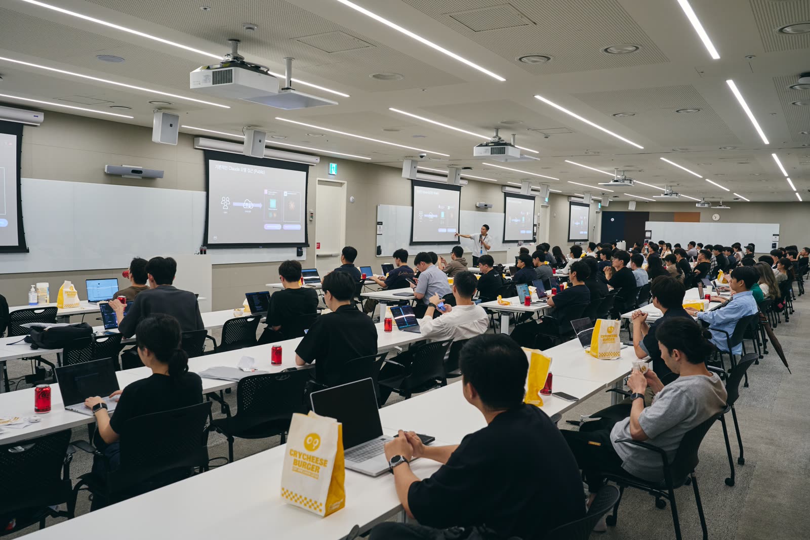 실제로 행동하기 시작한 AI 에이전트 현장 사진 11
