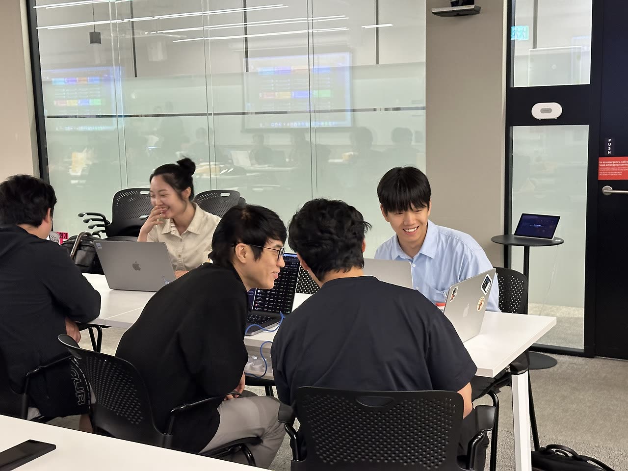 AI 에이전트에게 내 지갑을 줬다 현장 사진 41